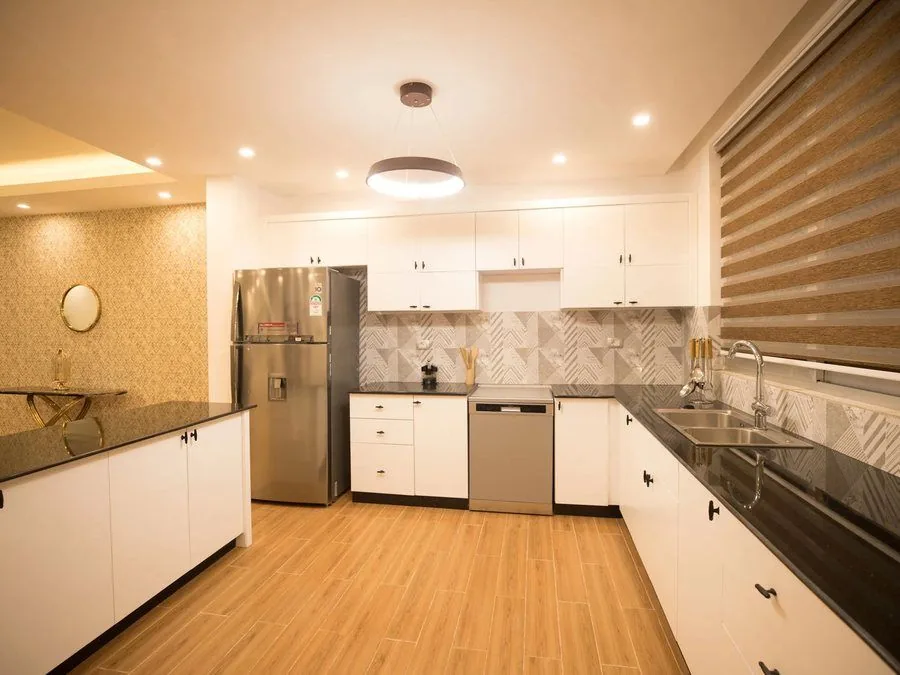 Kitchen & Dining